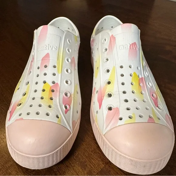 Native Jefferson Girls Shoes Milk Pink & White Slip On Size 2 Youth Waterproof - Picture 4 of 11